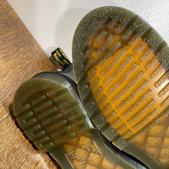 New Dr. Martens 2976 Black Chelsea Boots with Yellow Stitching Women’s Size 9 - Picture 11 of 12